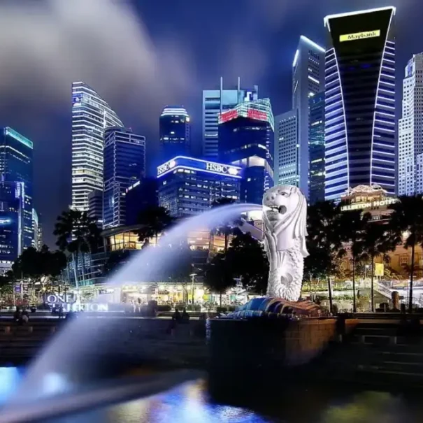 Merlion statue with Marina Bay background