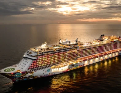 Genting Dream Cruise in Singapore with luxury 2 nights cruise stay included in Singapore 4 days tour package
